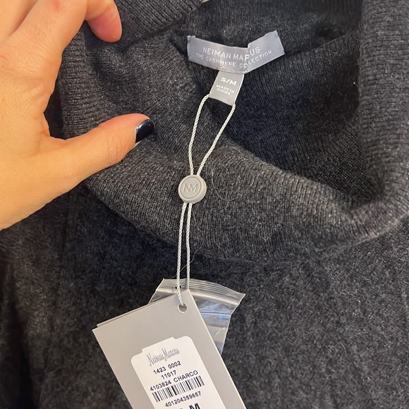 Neiman Marcus cashmere dark gray poncho - Picture 3 of 5